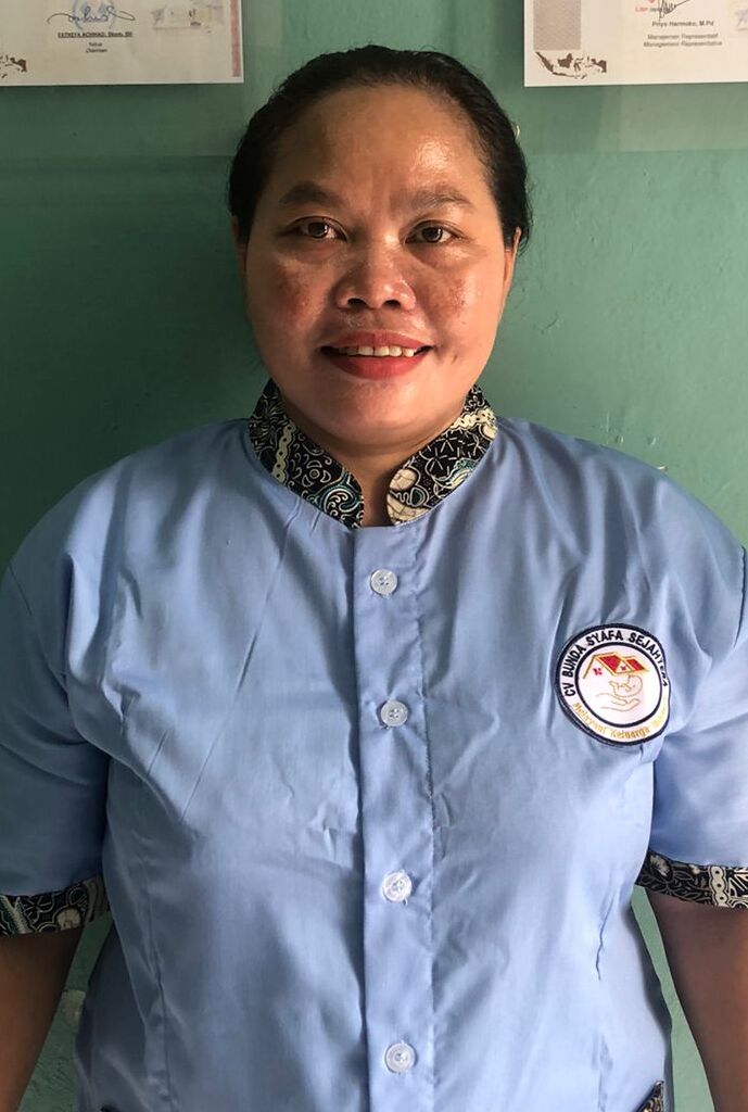 Srindah Solawati - Perawat Lansia Terpercaya